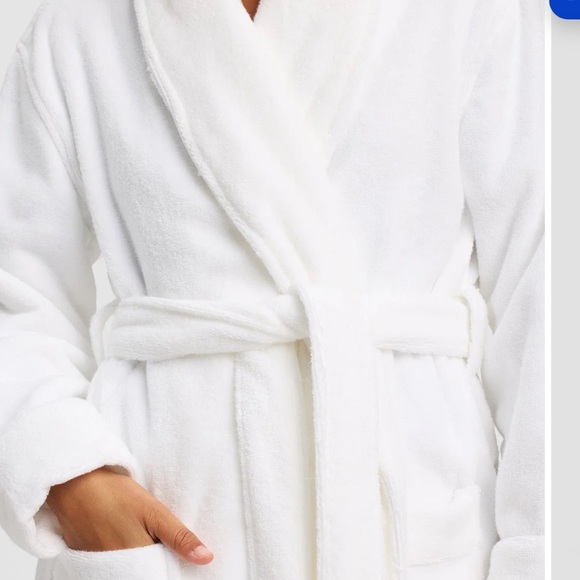 Luxe Bath Robe - Picture 3 of 6